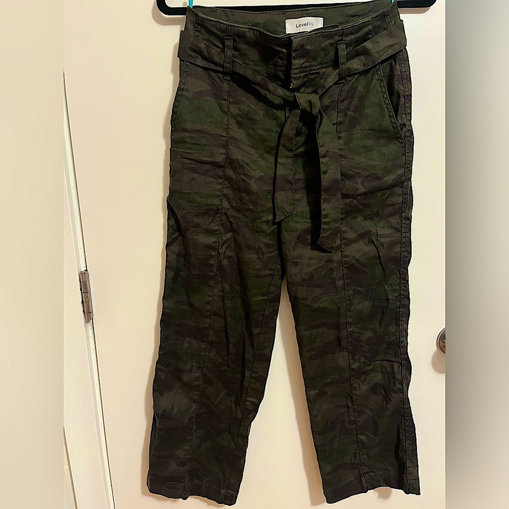 Level 99 Camo Crop Pants, size 24